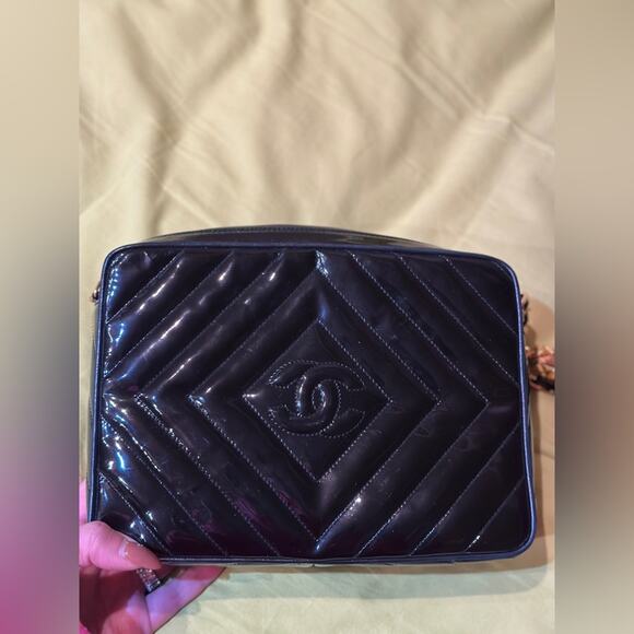 Chanel vintage camera bag, comes with card (need to find) - Picture 12 of 12